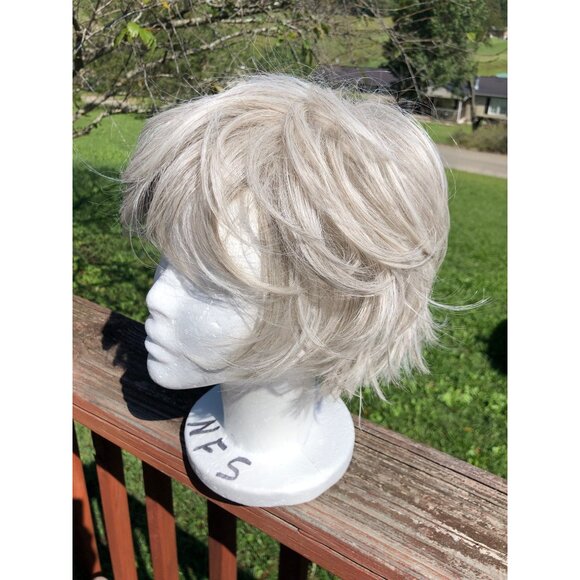 Wig Womens Short Layered Silver Grey Blonde Wig Wispy Gray Shag - Picture 7 of 11